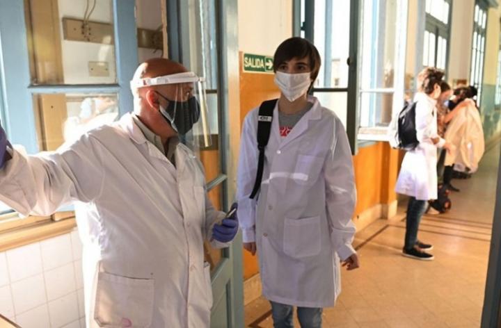 Cuáles serán los primeros docentes en recibir la vacuna