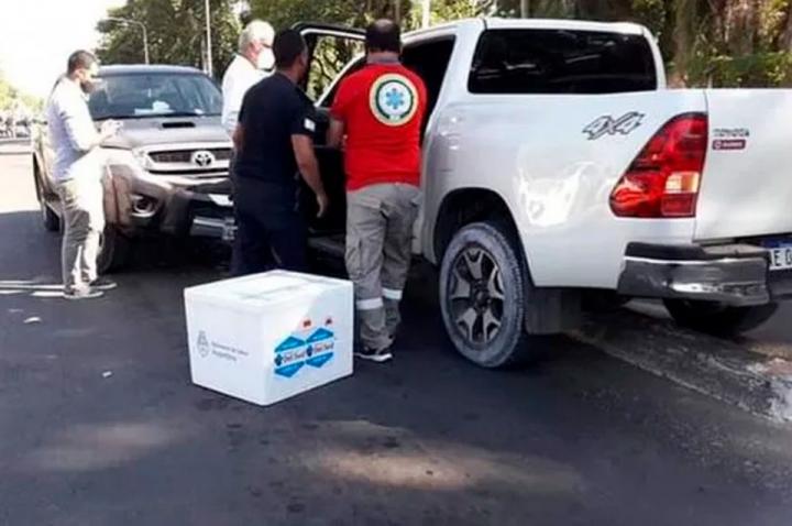 Ministro de Salud chocó y llevaba vacunas sin protocolo