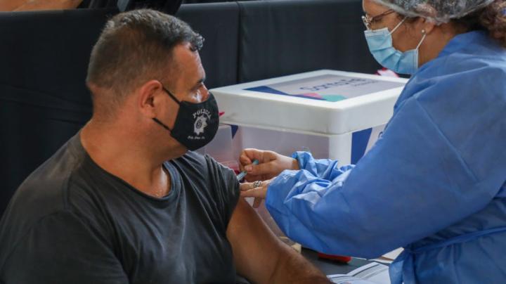 Santa Fe inició la vacunación al personal de Seguridad