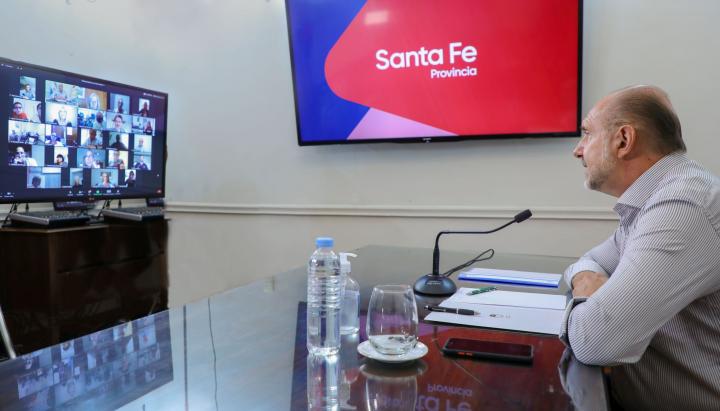 Perotti reunió al comité de expertos en salud