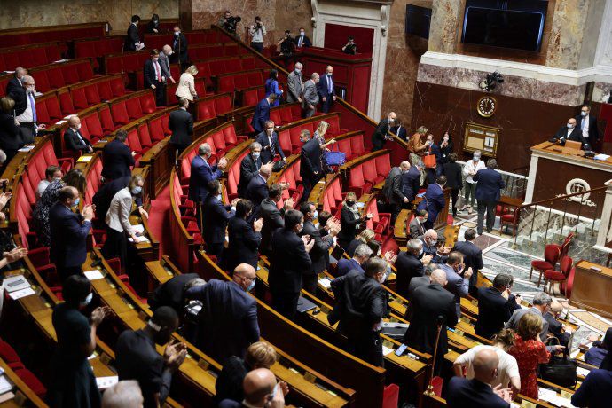 Francia: prohibirán tomar alcohol en la calle