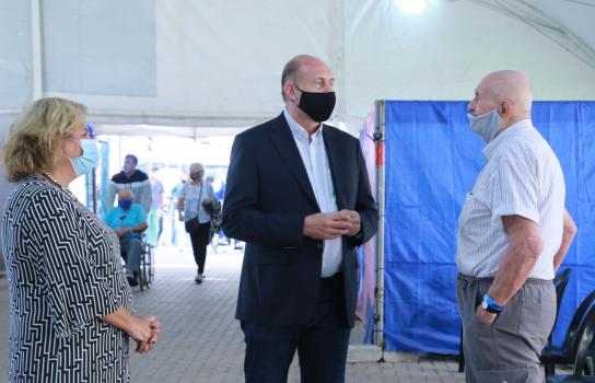 Vacunación a personal de Cultura: Perotti ordenó sumarios