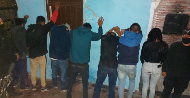 Frustran una fiesta clandestina con 70 personas