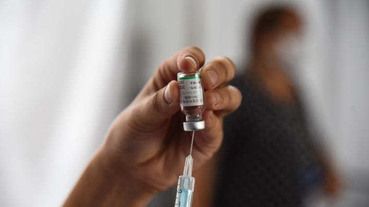 Alertaron sobre el auge del negocio de vacunas falsas anticovid