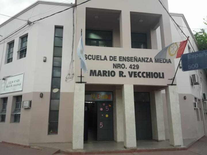 Aislaron a más de 40 profesores de una escuela