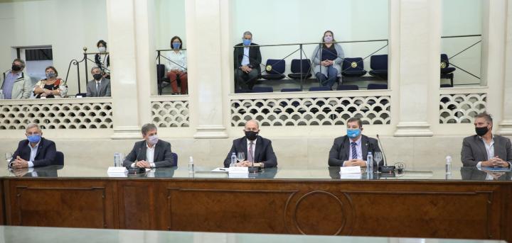 Perotti: “$ 1000 millones para las 3 universidades de Santa Fe” 