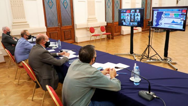 Perotti reunió a intendentes y presidentes comunales