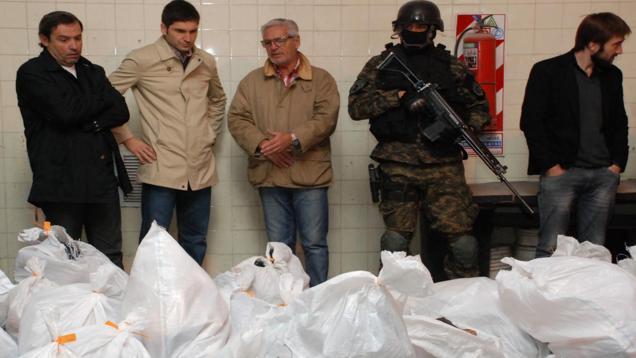 Destruyen más de una tonelada de drogas