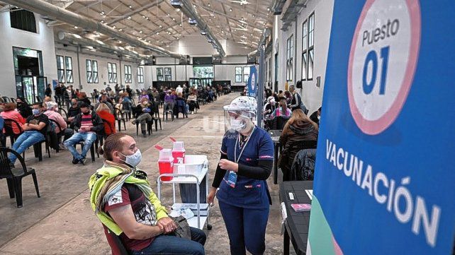 Santa Fe ya piensa en vacunatorios libres