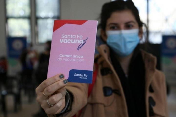 Santa Fe evalúa pedir certificado de vacunación para ir a bares y restoranes
