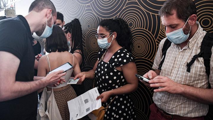 Francia impuso el pasaporte sanitario covid 19