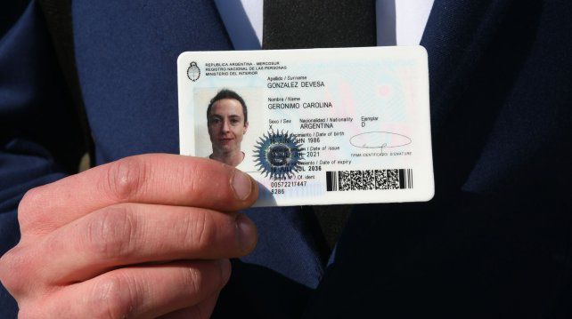 Hay 12 solicitudes para tramitar el DNI no binario