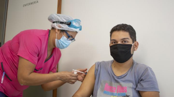 Santa Fe inició la vacunación a menores de 18 años 