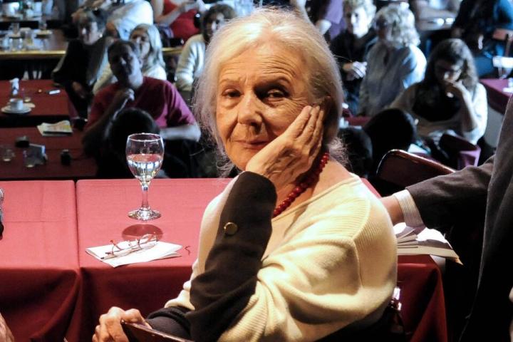  Beatriz Sarlo: “Las Malvinas son territorio británico” 