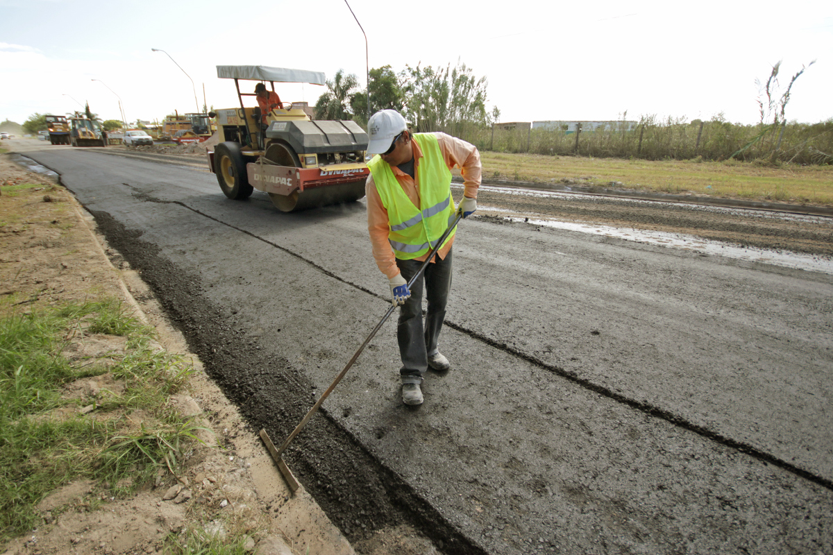 A ritmo sostenido avanza la reparación de calles en la capital
