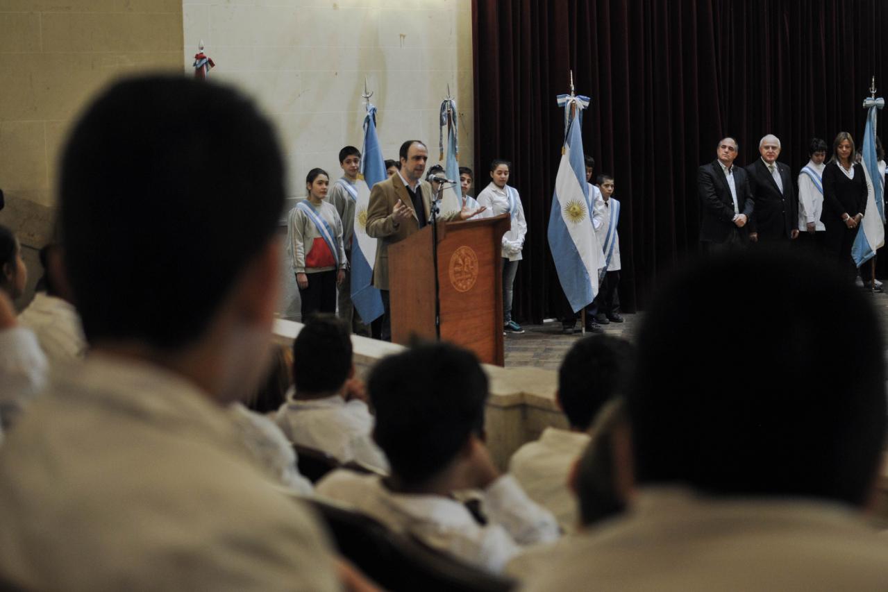 500 alumnos prometieron respeto a la Constitución