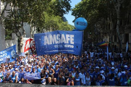 Los docentes paran durante tres días