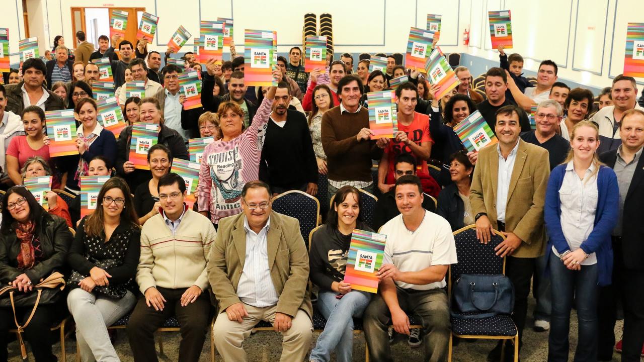 Familias recibieron escrituras de sus viviendas