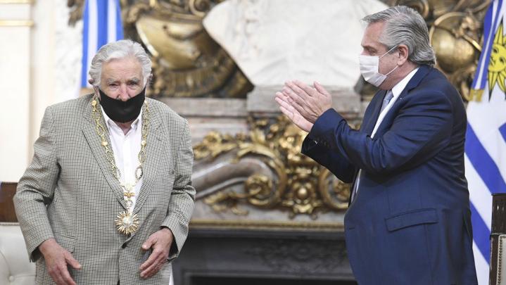 José “Pepe” Mujica, condecorado en Argentina
