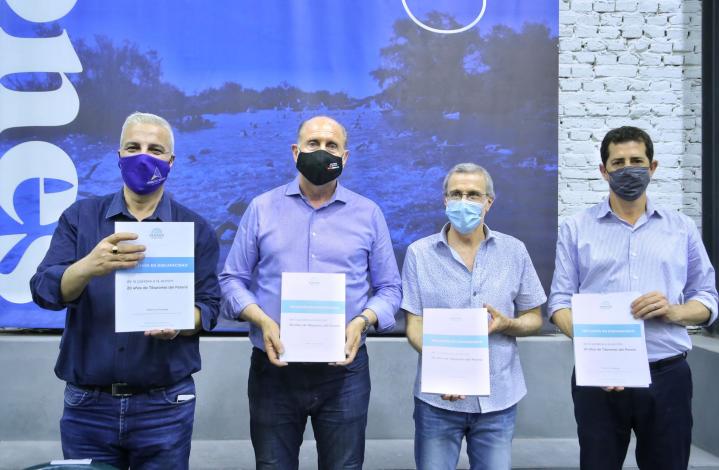 El libro que relata la historia de los Tiburones del Paraná