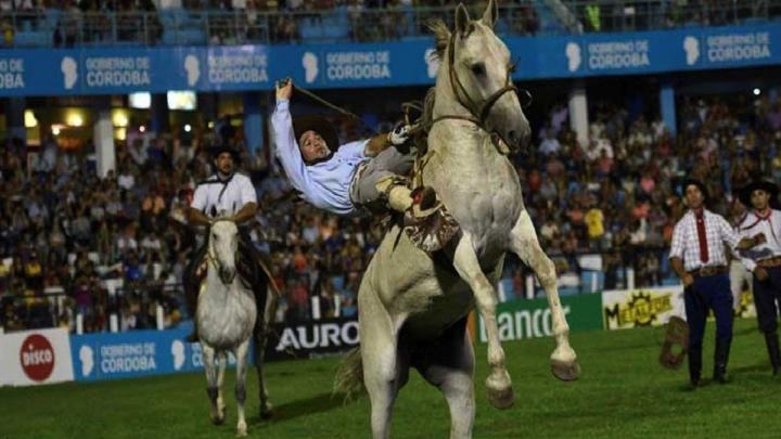 Los jinetes de Jesús María deberán usar casco y chaleco