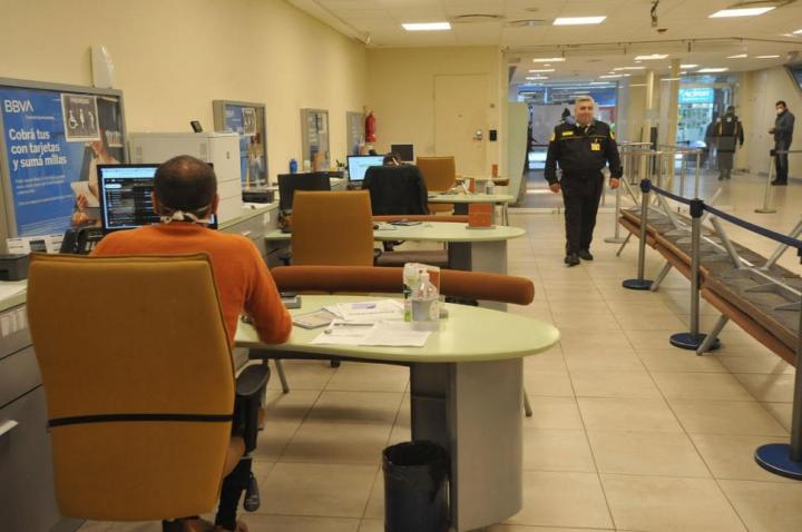 Los bancos vuelven a atender sin turnos