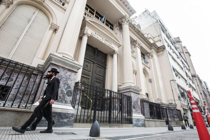 Los bancos vuelven a atender sin turnos