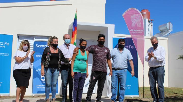La provincia inauguró 14 viviendas en Reconquista