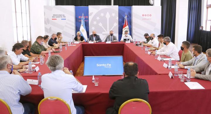 Inseguridad en Rosario: Perotti reunió a intendentes y fuerzas policiales
