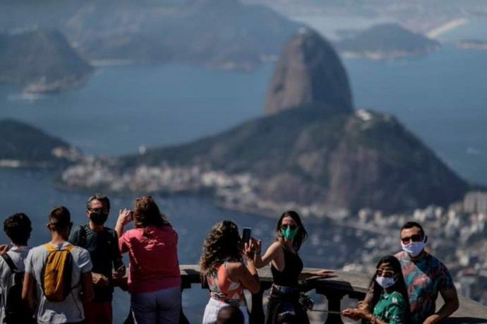 Brasil pide a los turistas vacunación completa