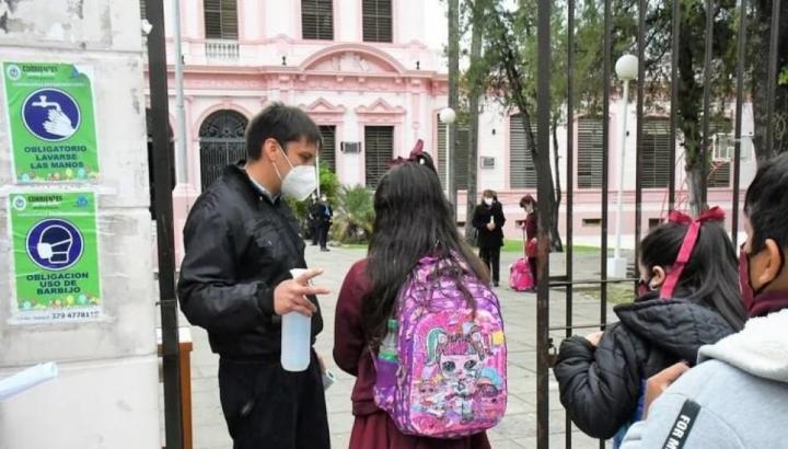 Corrientes exige carné de vacunación a docentes y alumnos