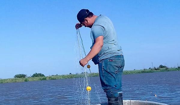 Pescadores santafesinos cobrarán $ 16.000 por mes