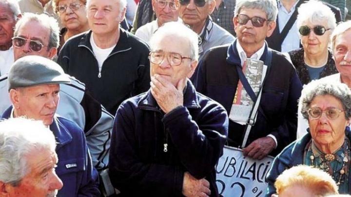 Aumentan las jubilaciones y pensiones un 12,8 %