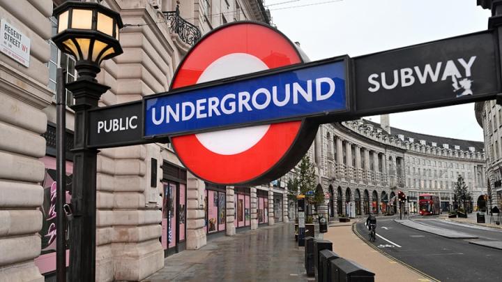 Inglaterra no exigirá cuarentena a los positivos de covid