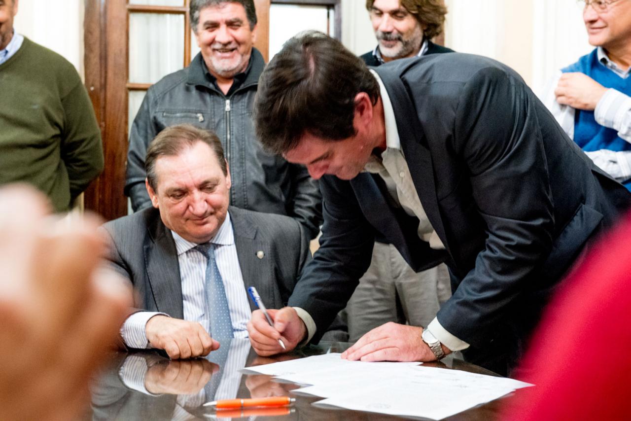 Meyer acató y se levantó el paro municipal