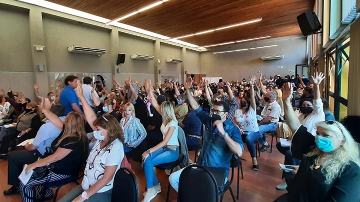 Docentes de Córdoba aceptan suba salarial del 30 %