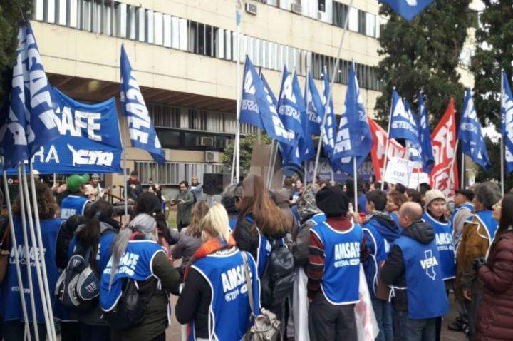 Maestros de Santa Fe aceptaron el aumento del 46% 