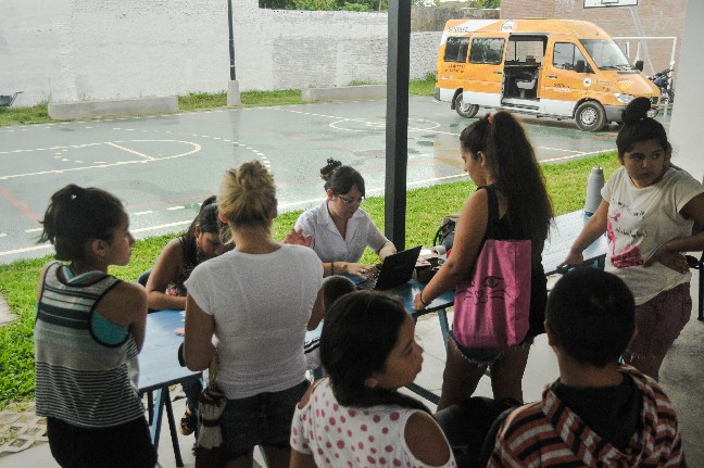 Capital: promocionan la Tarifa Social barrio por barrio