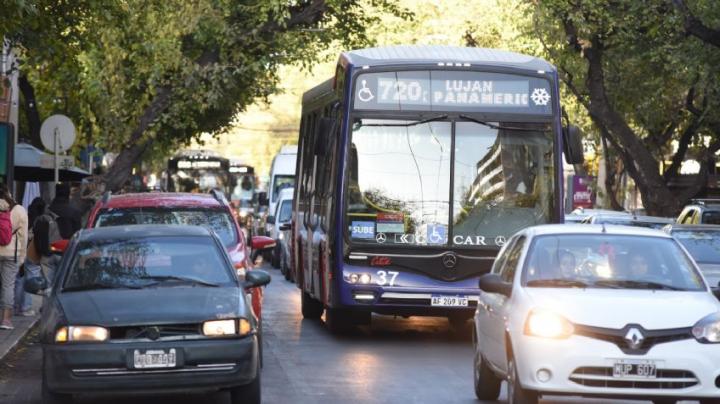 No habrá colectivos en el país durante tres días