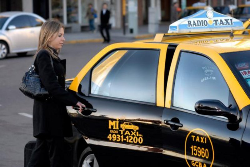 Taxistas a las aulas para aprender buenos modales