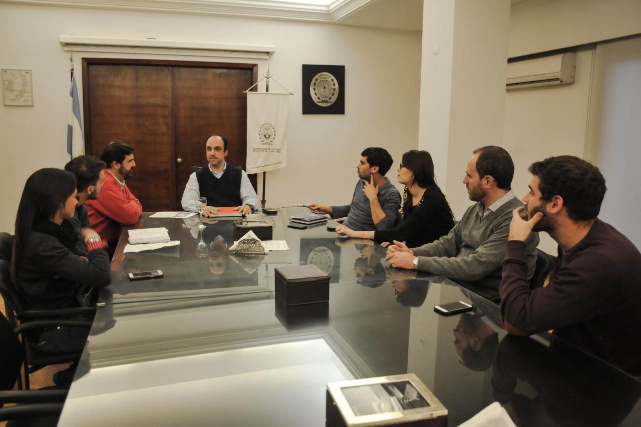 Corral busca mejorar el transporte Santa Fe-Paraná