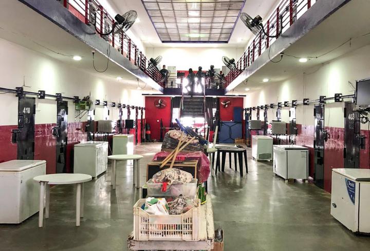 Celulares para todos en una cárcel de Santa Fe