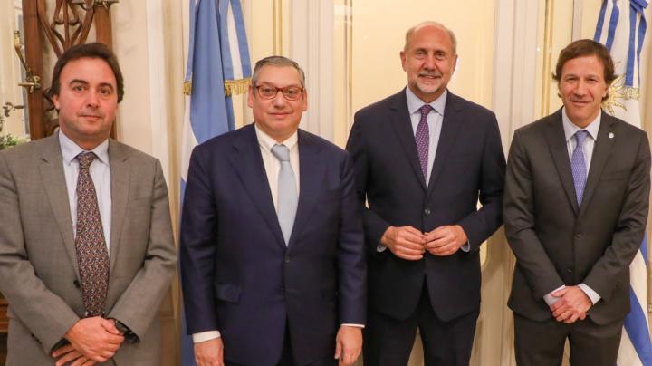 Perotti se reunió con el embajador de Uruguay