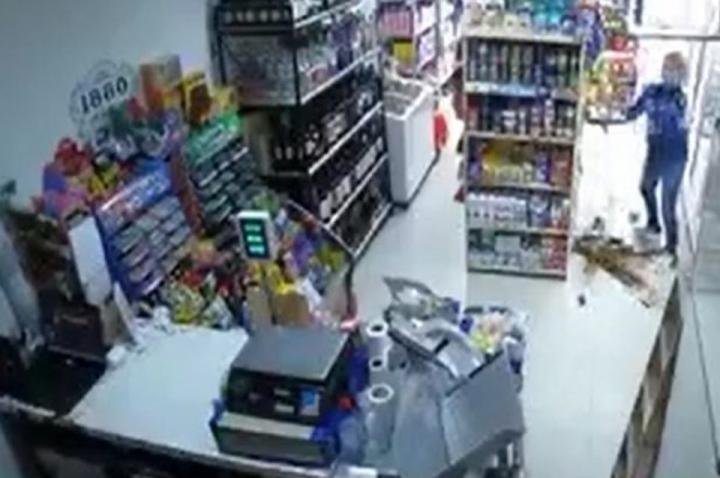 No bajaron la música y rompió todo