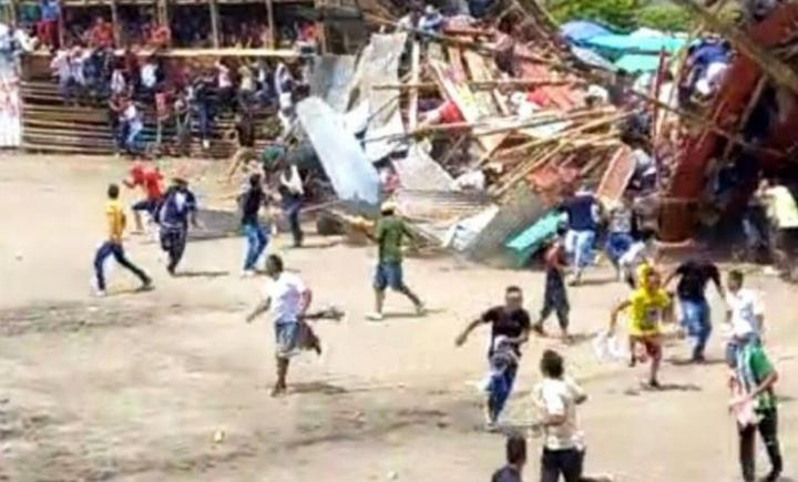 6 muertos al colapsar tribuna en una plaza de toros