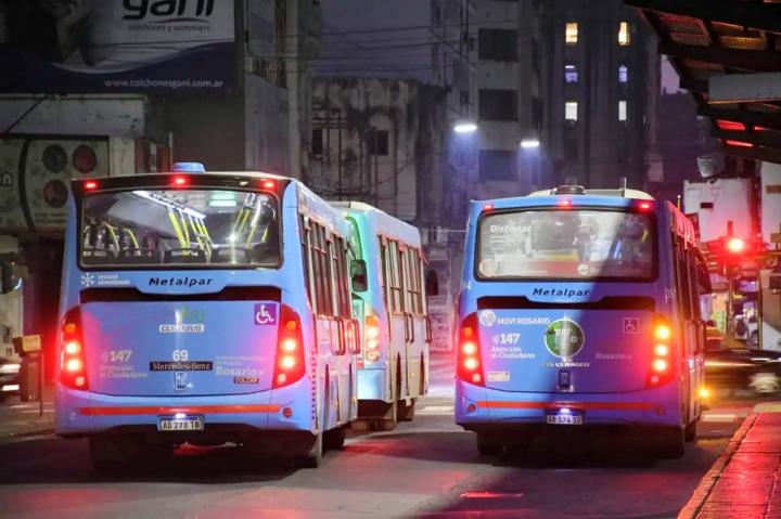 Colectivos urbanos e interurbanos vuelven a parar en el país