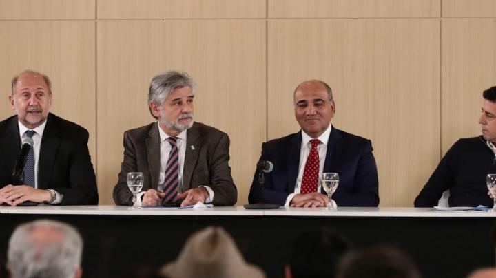 Santa Fe recibió equipos científicos para las universidades