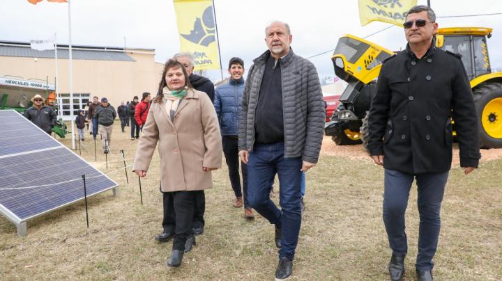 Perotti entregó $ 73 millones a productores de Santa Fe