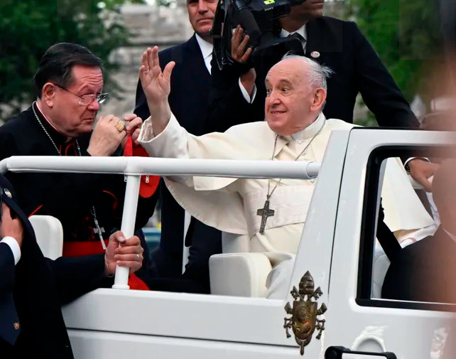 El Papa no descartó su renuncia: “No es una catástrofe”