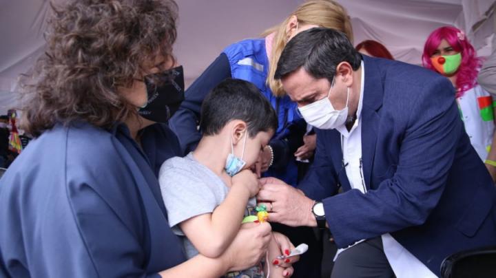 Aseguran que la vacuna pediátrica anticovid es segura 